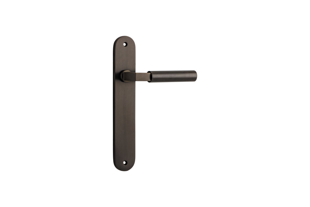 Berlin Lever Oval Signature Brass
