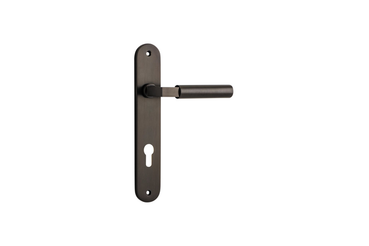 Berlin Lever Oval Signature Brass
