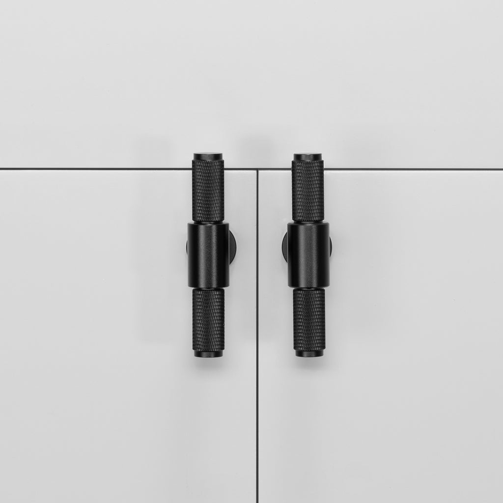 T-Bar / Cross / Black