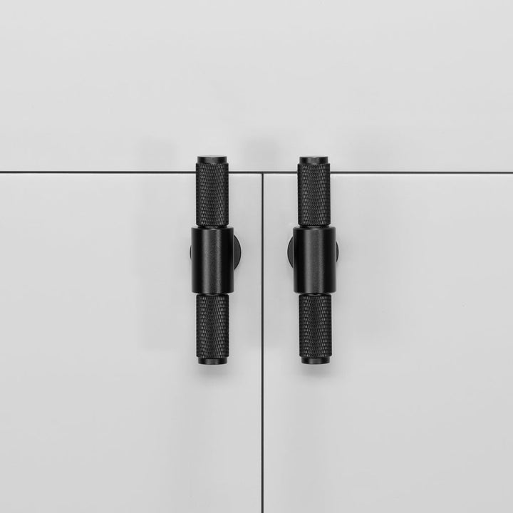 T-Bar / Cross / Black