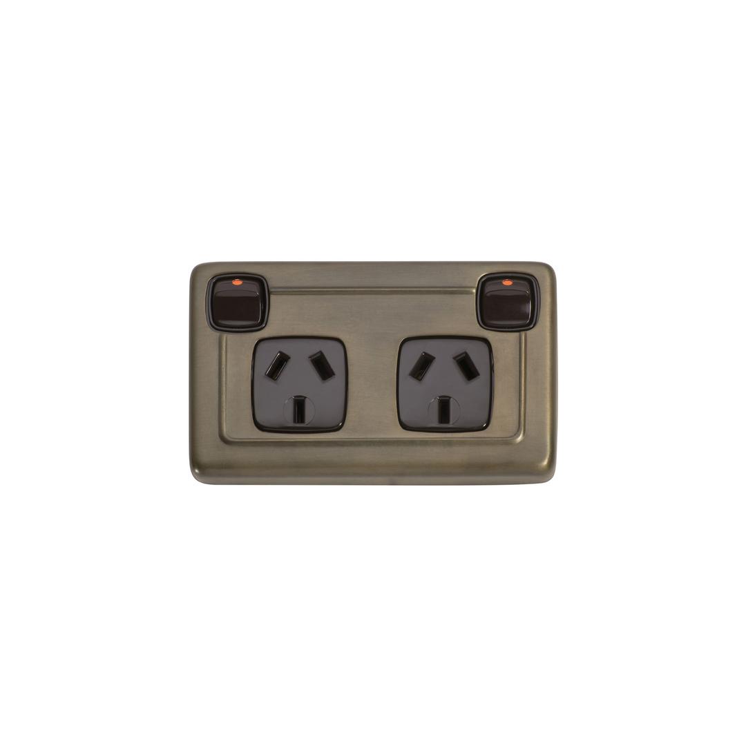 Double Power Point Antique Brass/Brown