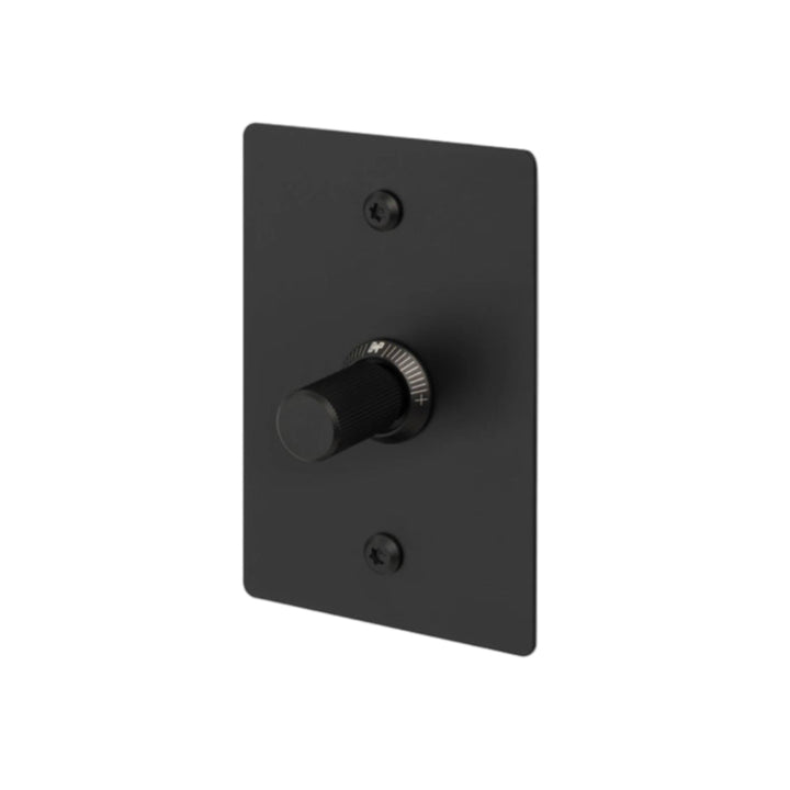 1G Dimmer / Vertical / 250W Retractive / Linear / Black