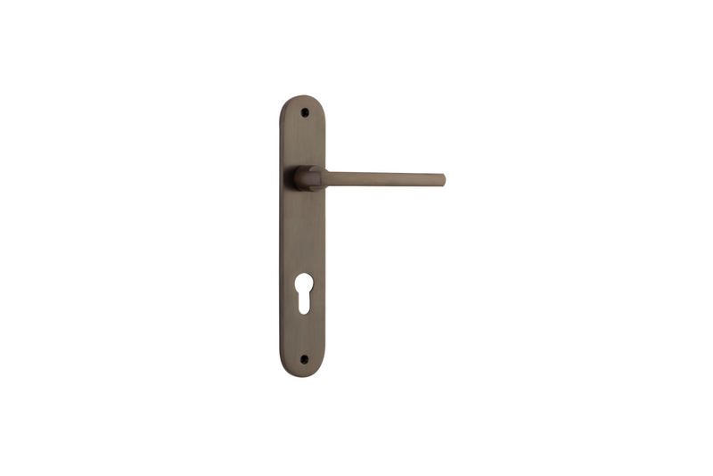 Baltimore Lever Oval Signature Brass