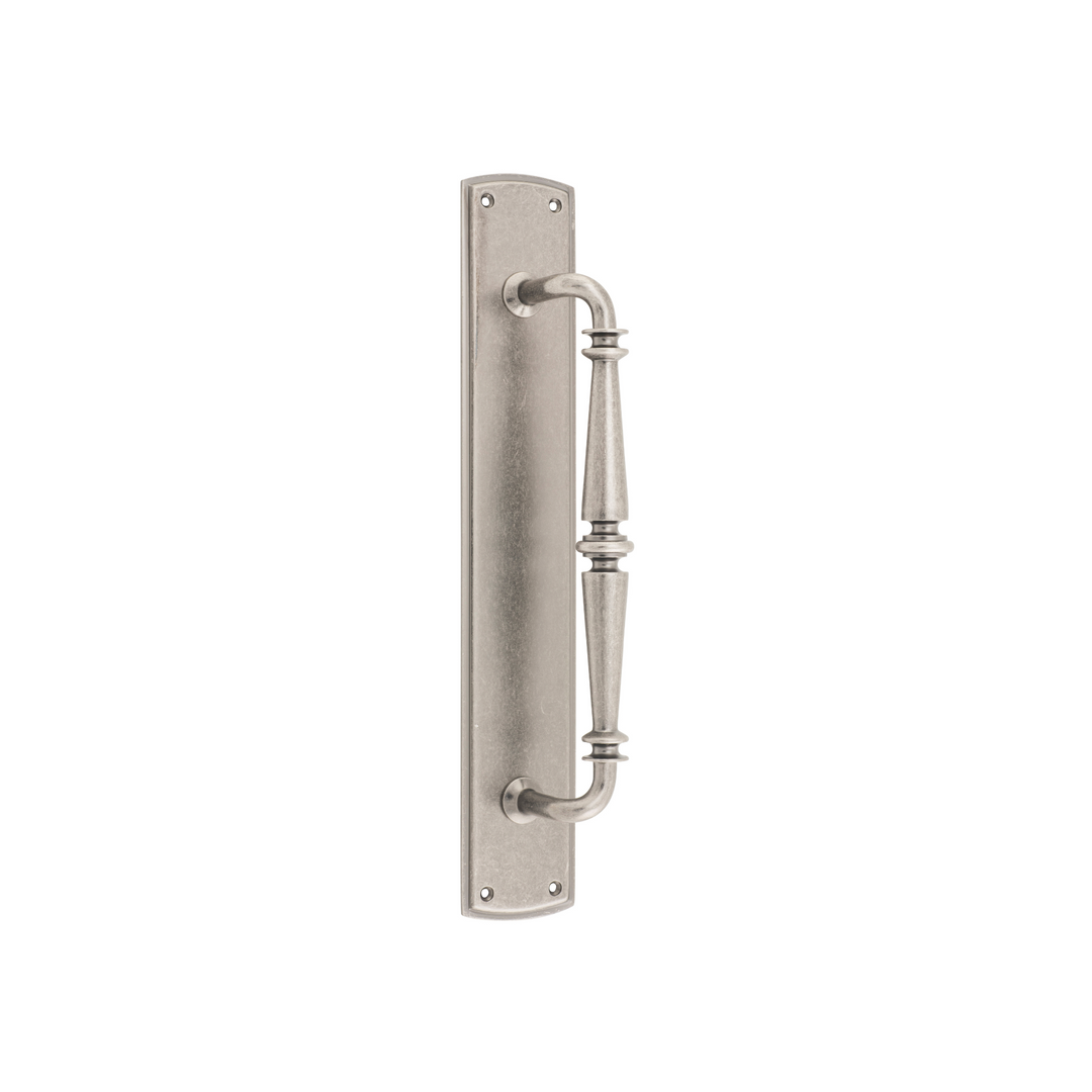 Sarlat Pull Handle on Backplate Distressed Nickel
